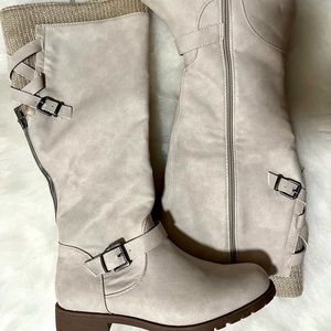 NWOT. Sweater cuff boots ☃️